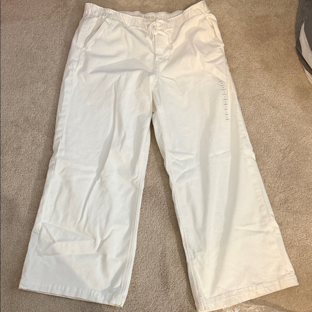 Women’s white American Eagle low rise ultra wide pant NWT